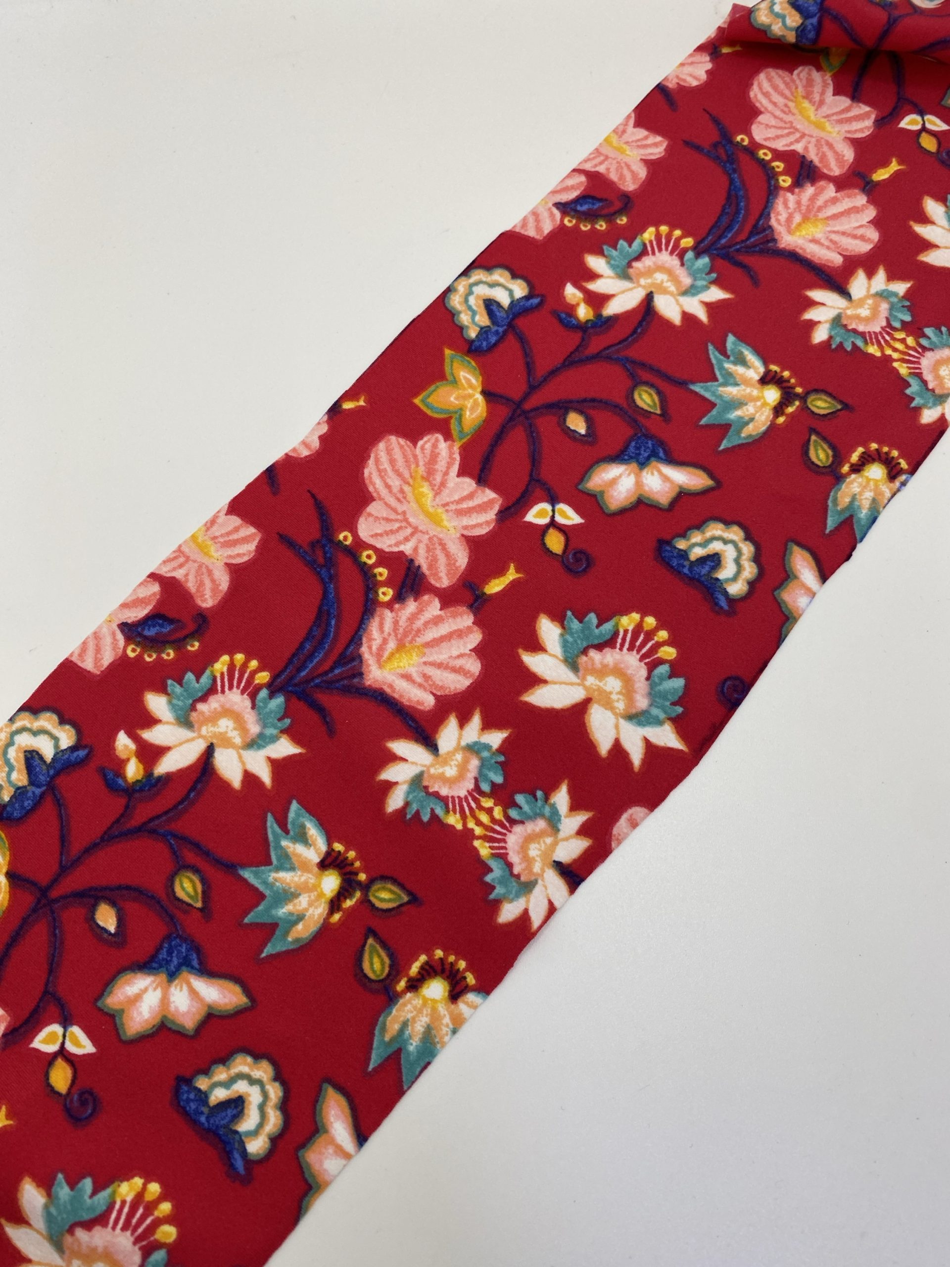 Corte dupont rojo floral